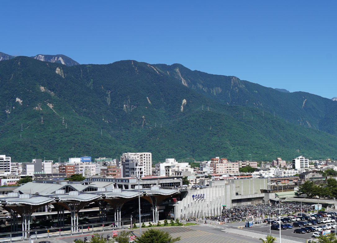 走進花蓮市，在日式老建築與山海間，慢慢走